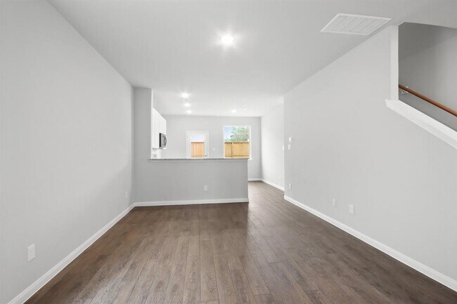 Photo - 1421 Mount Bassie Trl