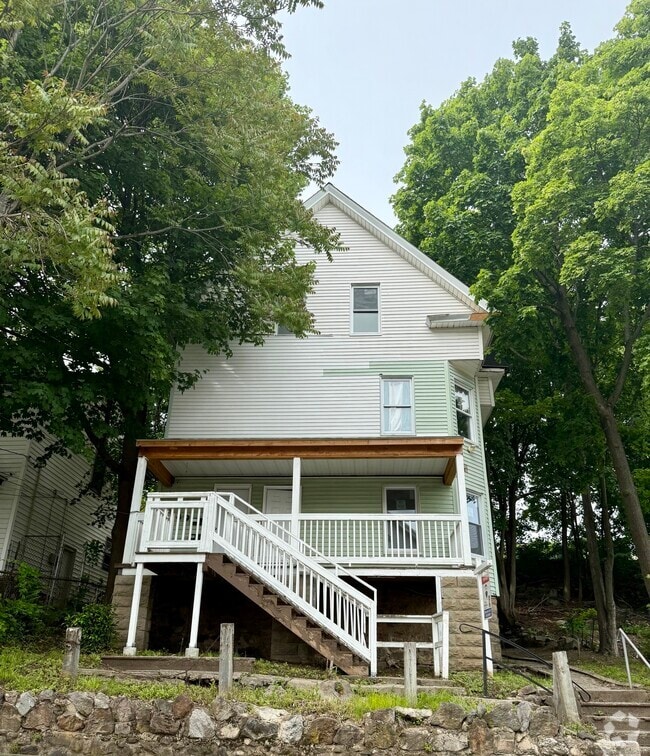 Building Photo - 49 Ashley St Unit 1 Rental