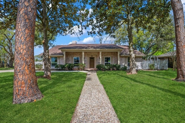 Photo - 210 Ridgemont Dr