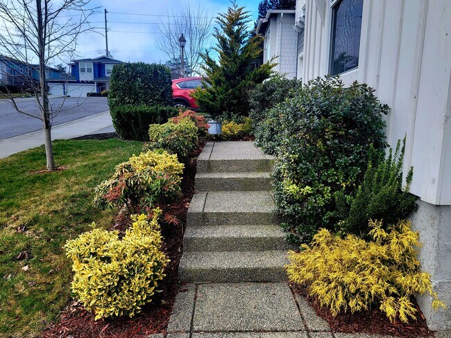 Photo - Spacious, Modern and Immaculate 4 bedroom, Convenient Location in Poulsbo