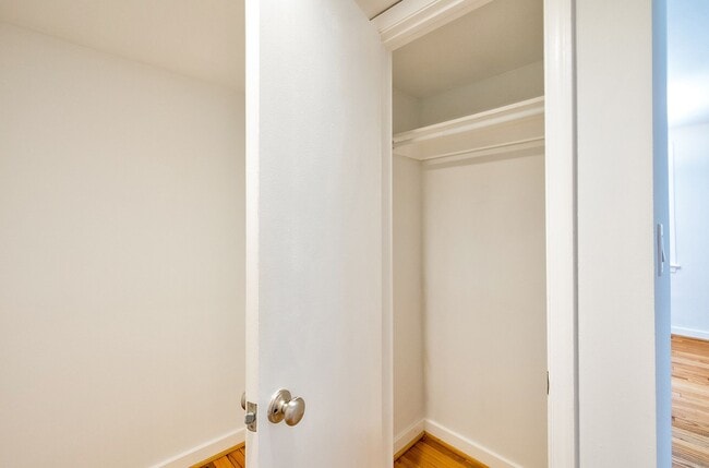 Photo - Comfort, Convenience & Charm in a Hidden G... Unidad 202