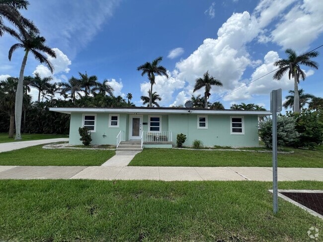 Building Photo - $1,375 ** Annual Lease ** 1 Bedroom / 1 Ba... Rental