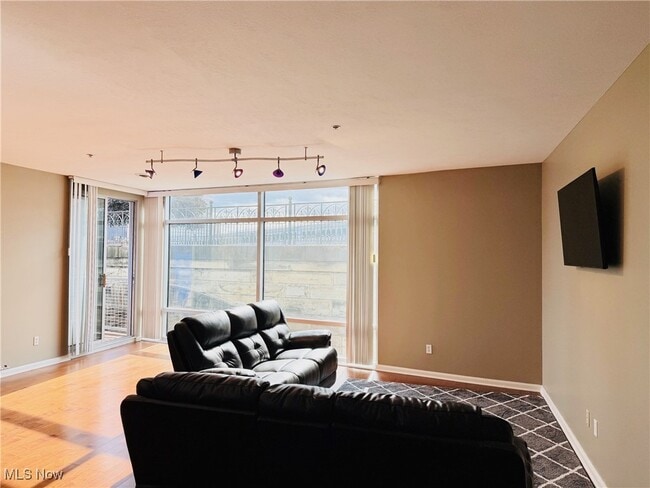 Building Photo - 1237 Washington Ave Unit 702