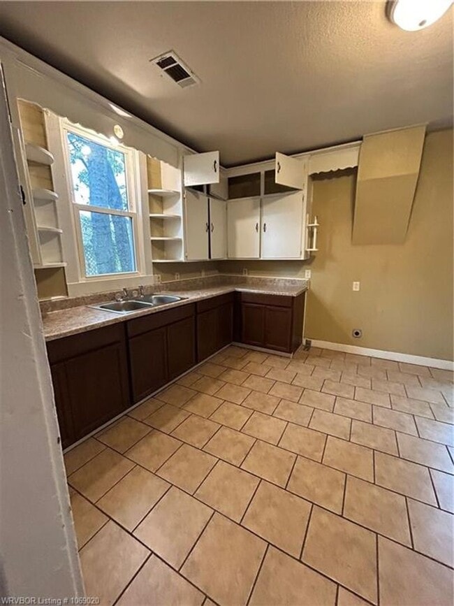 Photo - 600 S 17th St