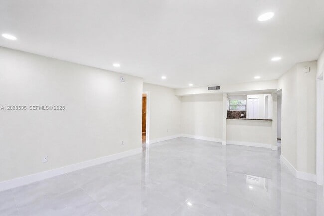 4205 N University Dr Unit 206