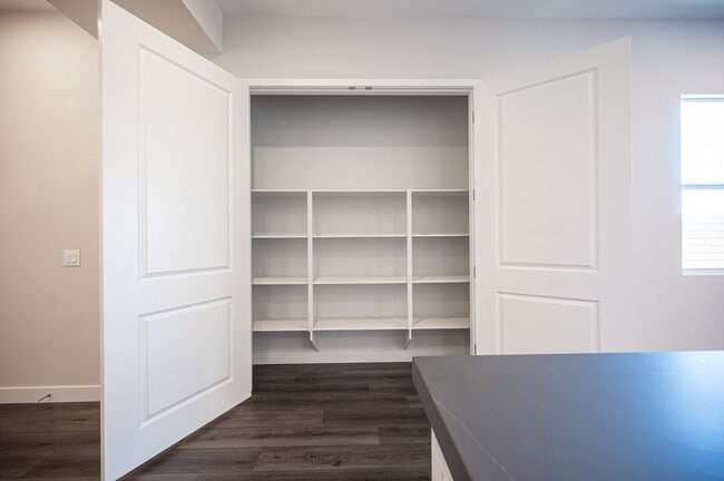 Pantry off kitchen - 117 Royal Cascade Ave