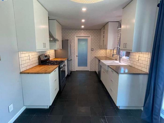 Photo - 2005 Joan Way