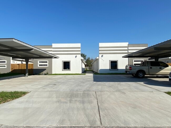 Building Photo - 1406 W Heritage Dr Unit 4