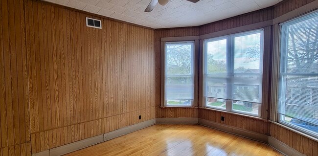 Photo - 2155 N Kilbourn Ave Unit 2