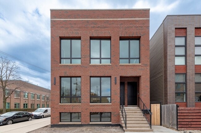Building Photo - 901 W Cullerton St Unit 1