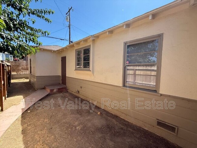 Photo - 511 Philippine St