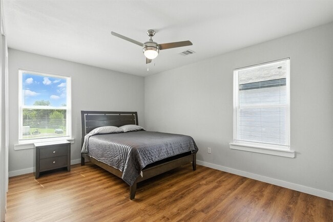 Building Photo - 4112 Majestic St Rental