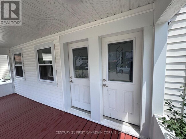 Photo - 35 Inkerman St Unit Main