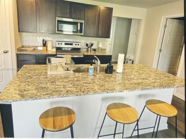 Photo - 4961 Sampler Dr