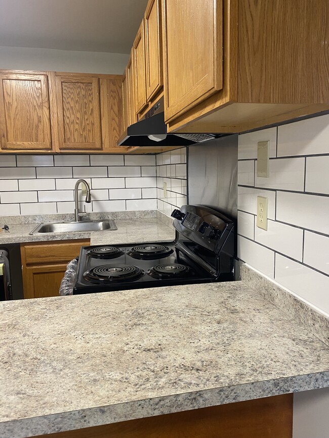 Building Photo - 1001 White Oak Rd Unit D32 Rental