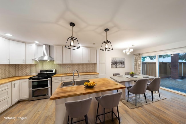 Photo - 4 bed, 2.5 bath Townhome Close to Community Pool!