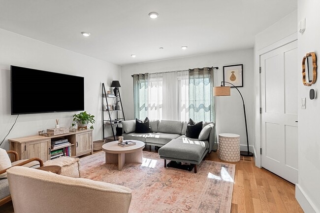 Building Photo - 4 Everett Pl Unit 1