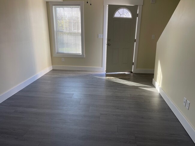 Photo - 206 Honeysuckle Ln