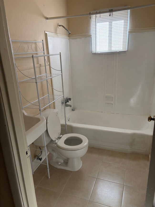 Photo - 237 15th Ave SW