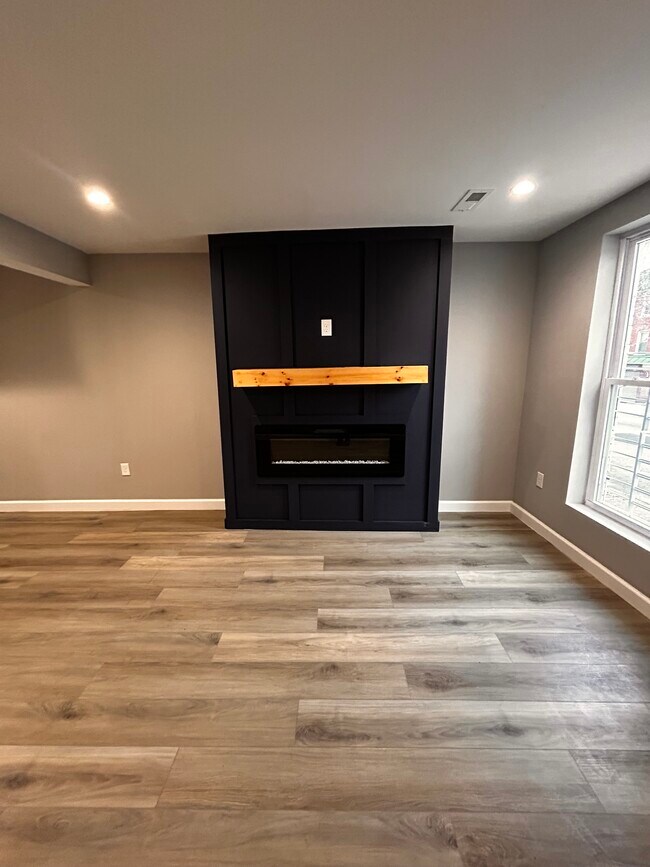 Photo - 897 W Lombard St