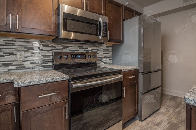 Building Photo - 229 Ward Pkwy Unit 1 Rental