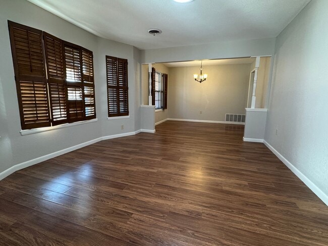 Photo - 7507 NW Wycliffe Ln