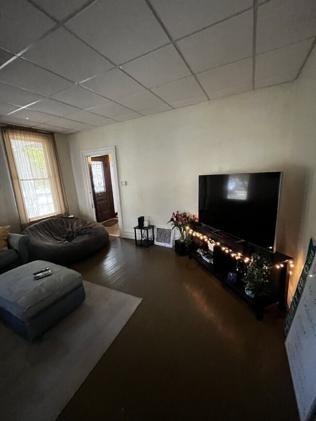 Photo - Huge 6 Bed 2 Bath close to UWEC