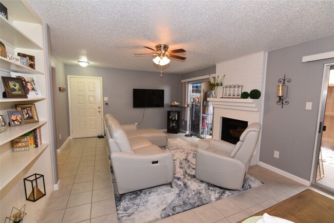 Photo - 10555 Turtlewood Ct Unit True