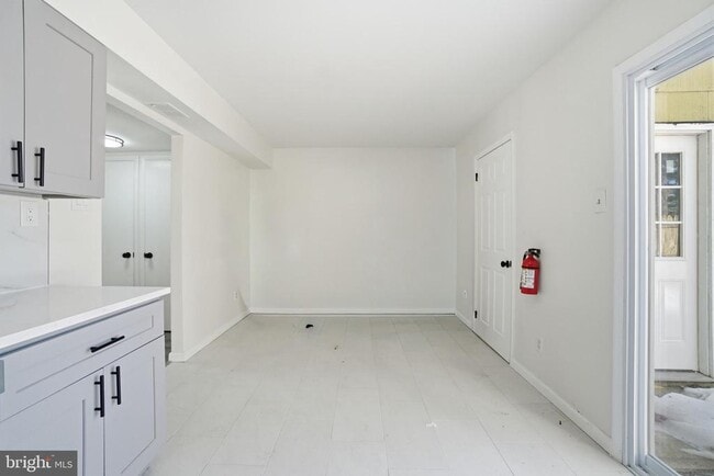 Photo - 28 Melwood Ct