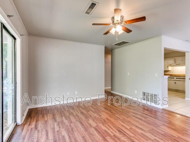 Photo - 1424 Tanglewood Dr