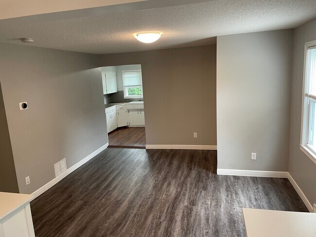 Photo - 3945 Van Nest Ave