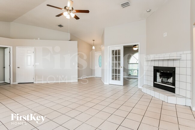 1323 Arrowhead Ct