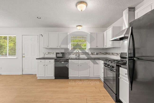 Photo - 9409 Cerelle Dr
