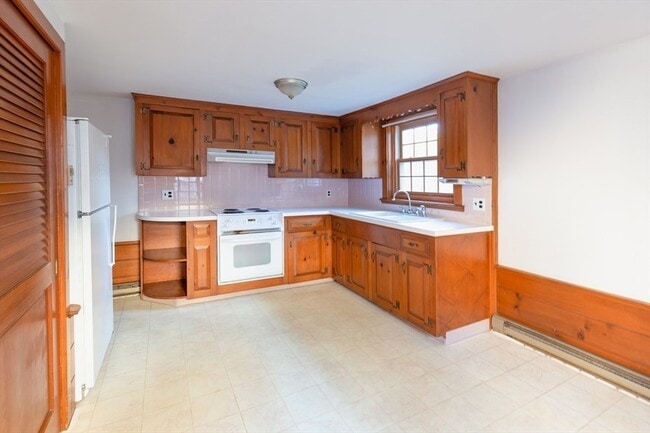 Photo - 129 1/2 Summer Street Unit