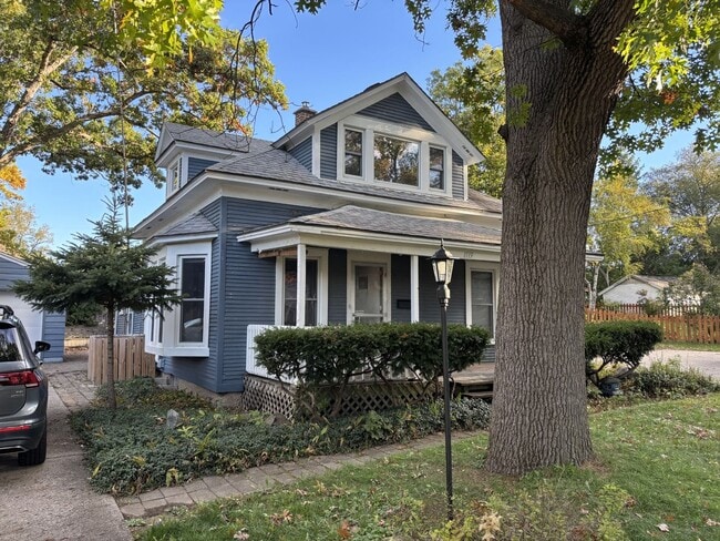 Building Photo - Charming Alger Heights home available now