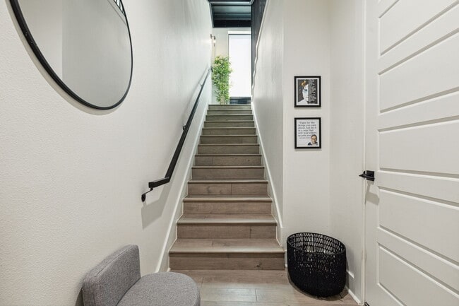 Photo - 422 W 9th St Unit 106