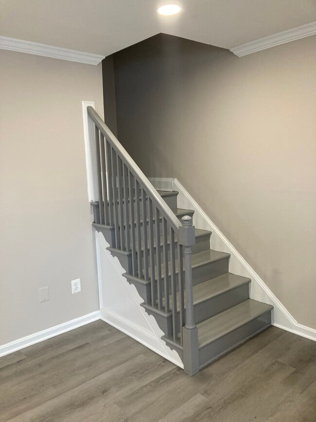 Photo - 1605 Addison Rd S