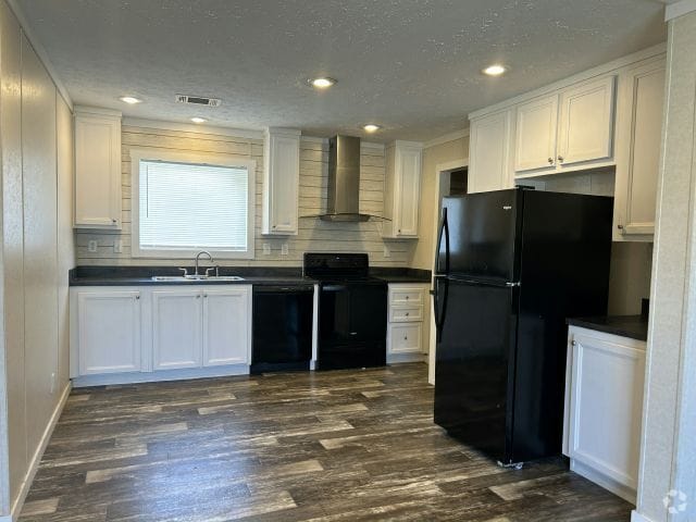 Building Photo - 12130 US Hwy 41 S Rental