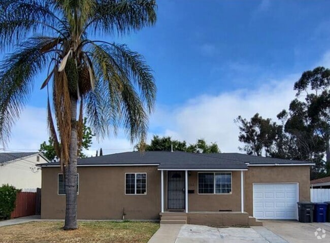 Building Photo - Large home on private cul-de-sac