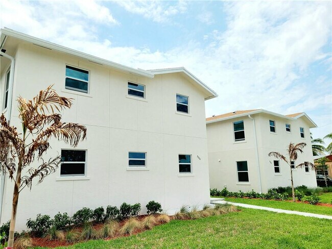 Building Photo - 2330 Taft St Unit 4