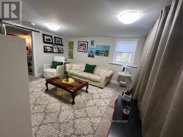 Photo - 77 Eastlawn St