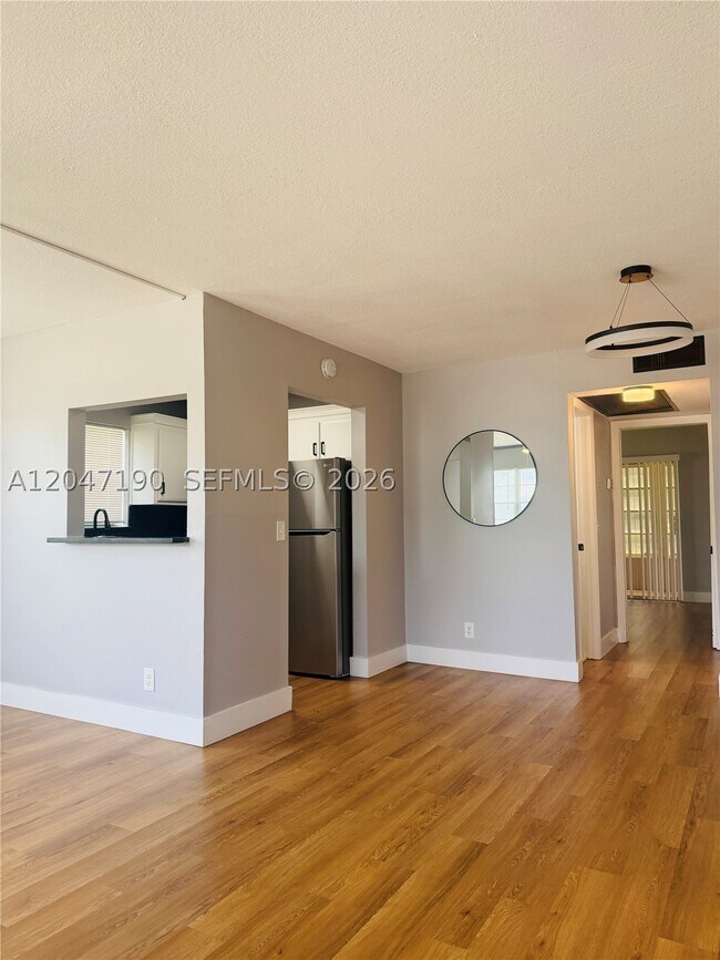 Photo - 21 Windsor Dr Unit b