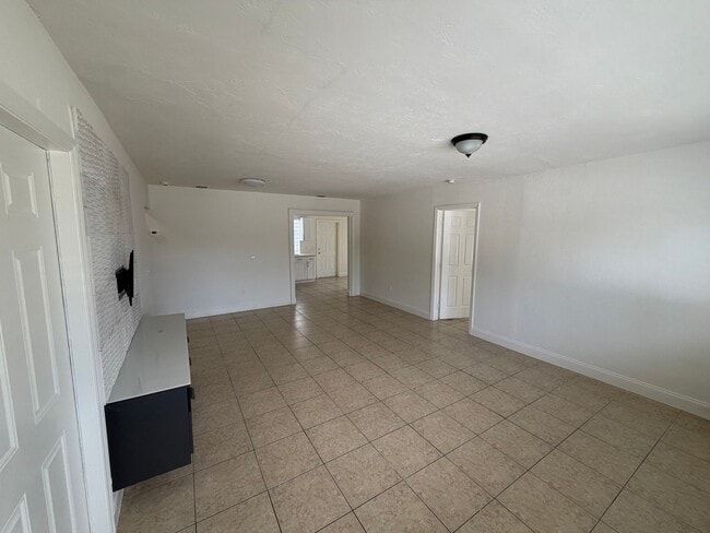 713 SW 5th Ct