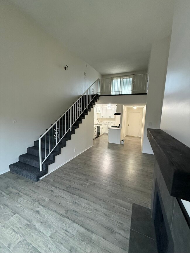 Photo - 927 W 19th St Unit 205