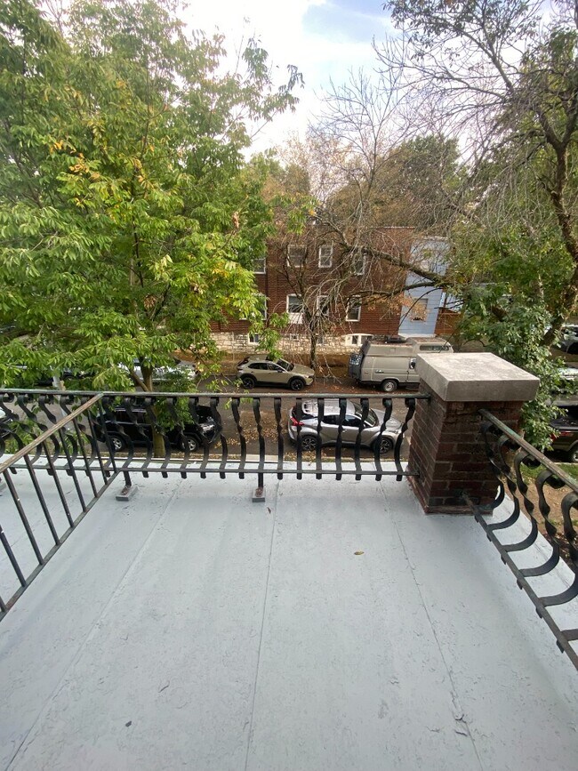 Photo - 2037B Maury Unidad B