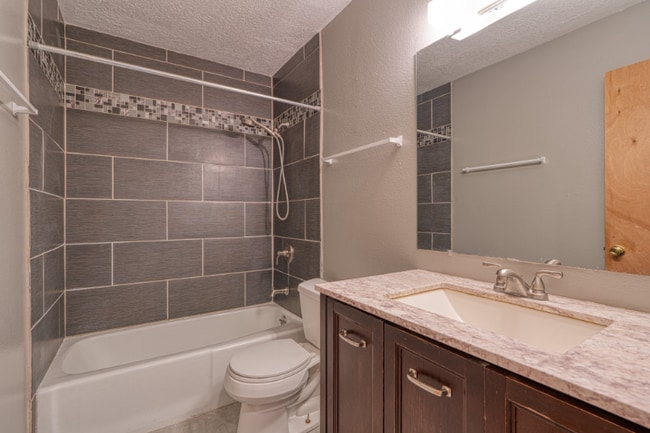 Photo - 11912 Indian School Rd NE Unidad APT 8