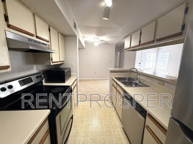 Building Photo - 5587 Devonbriar Way Unit J205