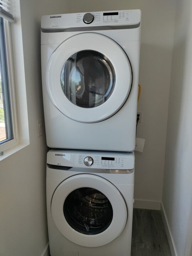 Photo - PRIVATE ROOM WITH PERSONAL BATHROOM & SHOWER Unit 204 (unfurnished)