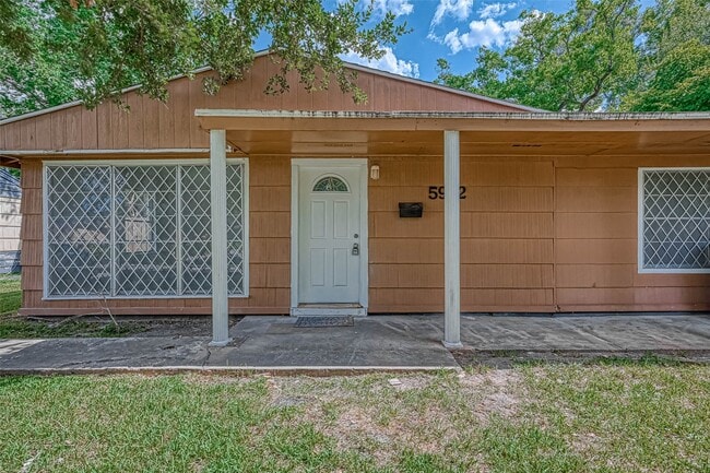 Building Photo - 5962 Willow Glen Dr Rental
