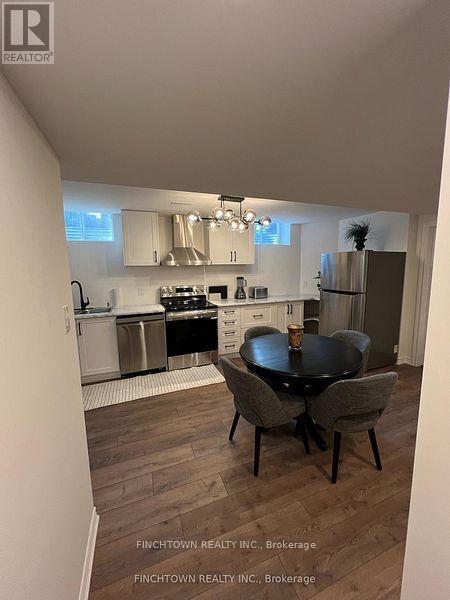 Photo - 10 Green Manor Cres